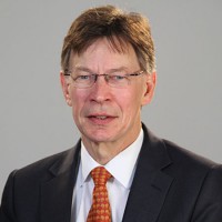 Consultant Surgeon Professor Robin Kennedy.